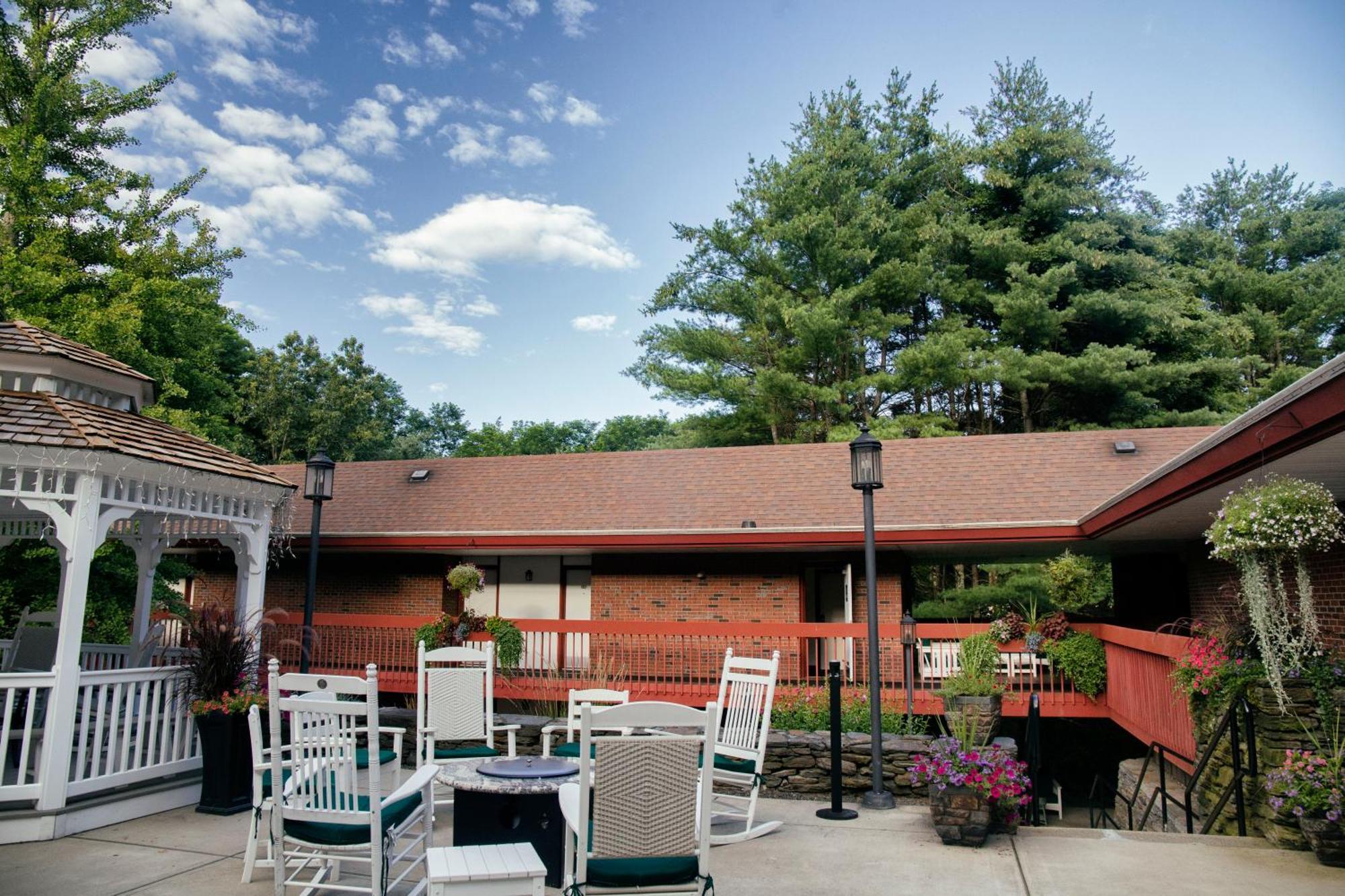 The Inn At Crumpin-Fox Bernardston Exterior foto